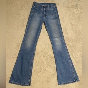GAP Women's 70’s High Rise Flared Jeans in Light Blue 28/6T (Tall)